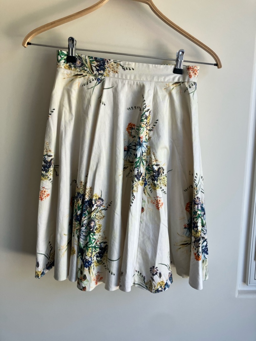 CLOSET LONDON Floral A-Line Midi Skirt White/Multicolor Bouquet Print Size 6 US